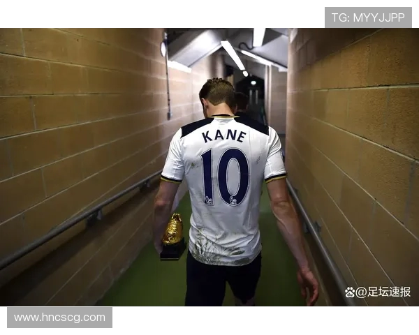 凯恩的传奇旅程：从天才少年到足球巨星的蜕变与荣耀